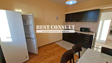 Închiriere - Apartament în Center,  Ruse