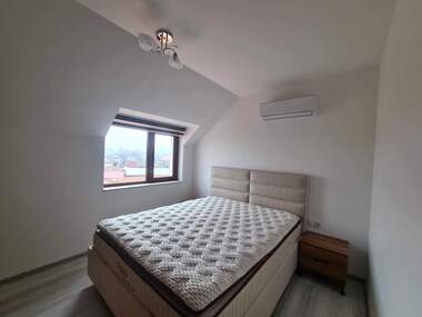 Închiriere - Apartament în Mladejki hălm,  Haskovo