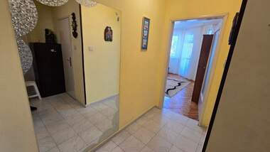 Închiriere - Apartament în Văzrajdane,  Burgas
