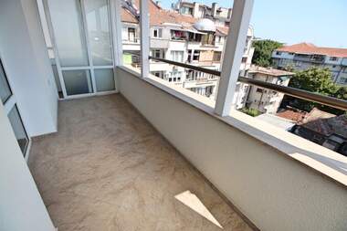 Închiriere - Apartament în Văzrajdane,  Burgas