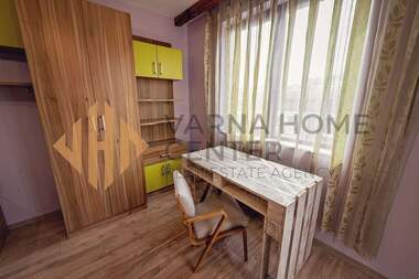 Închiriere - Apartament în Levski,  Varna