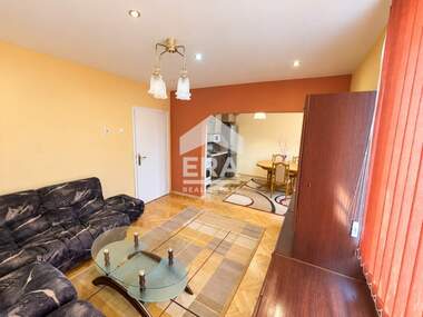 For sale - Floor of a house in Uchilishtni,  Haskovo