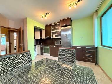 Închiriere - Apartament în Bratia Miladinovi,  Burgas