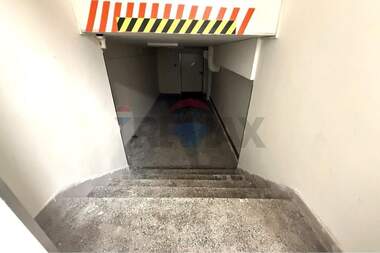 For rent - Store/Beauty saloon/Venue/Dental office in Center,  Shumen
