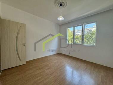Vânzare - Apartament în Mladost 2,  Varna