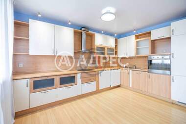 Vânzare - Apartament în Center,  Varna