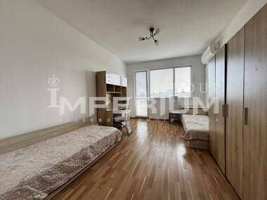 Închiriere - Apartament în Ceaîka,  Varna