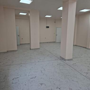 Închiriere - Magazin/Birou/Depozit/Salon de frumusețe/Restaurant/Cabinet de stomatologie în Center,  Ruse