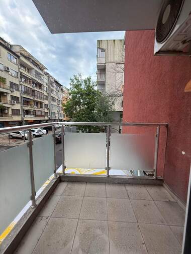Închiriere - Apartament în Văzrajdane,  Burgas