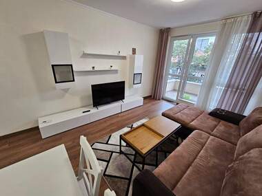 Închiriere - Apartament în Mladejki hălm,  Plovdiv