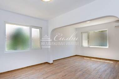 For sale - Floor of a house in Center,  Shumen