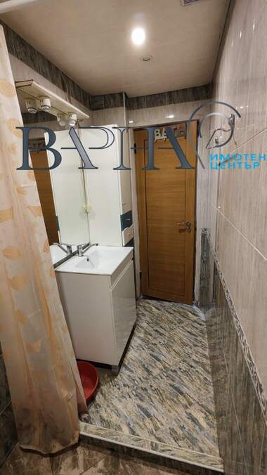 Наем - Апартамент във ВИНС - Червен площад,  Варна