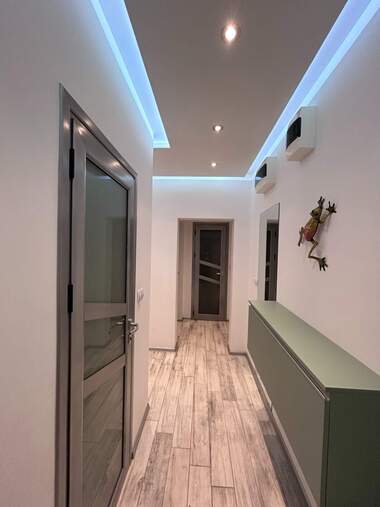 Vânzare - Apartament în Mladost 1,  Varna