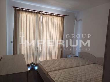 Închiriere - Apartament în Kolhozen pazar,  Varna