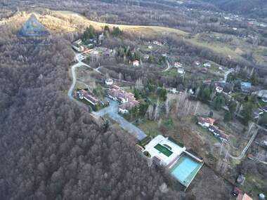 Vânzare - Hotel în Aprilți,  Lovece
