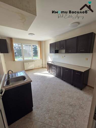Vânzare - Apartament în Iztok,  Pernik
