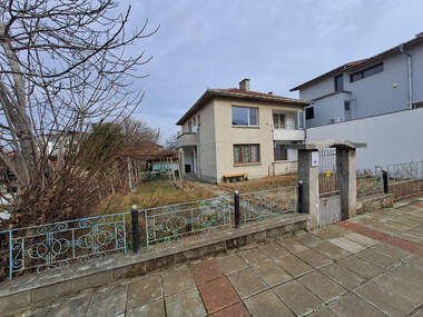 For sale - Floor of a house in Lozenec,  Iambol