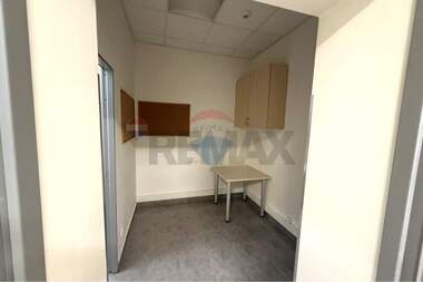 For rent - Store/Beauty saloon/Venue/Dental office in Center,  Shumen