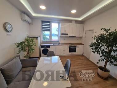 Închiriere - Apartament în Center,  Ruse
