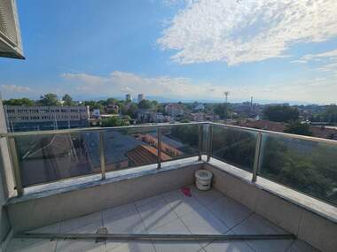 Închiriere - Apartament în Mladejki hălm,  Plovdiv