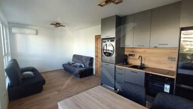 Închiriere - Apartament în Bratia Miladinovi,  Burgas