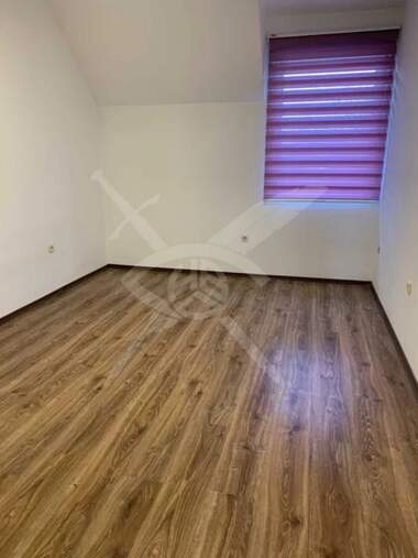 Închiriere - Apartament în Kolhozen pazar,  Varna