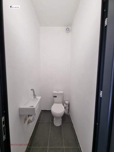 Verkauf - Büro/Schönheitssalon in Zentar,  Wraza