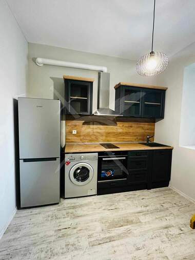 Închiriere - Apartament în Zimno kino Trakia,  Varna