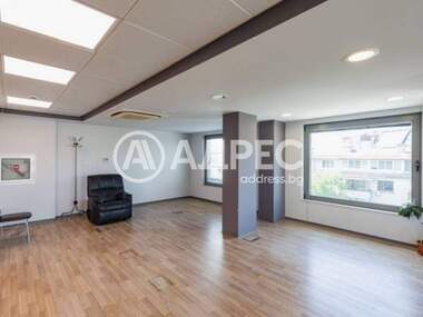 Kira - Ofis olarak Obshtinata,  Varna