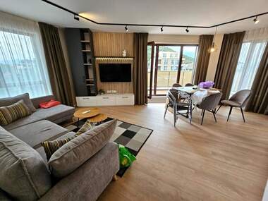 Închiriere - Apartament în Mladejki hălm,  Plovdiv