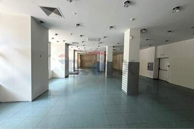 For rent - Store/Beauty saloon/Venue/Dental office in Center,  Shumen