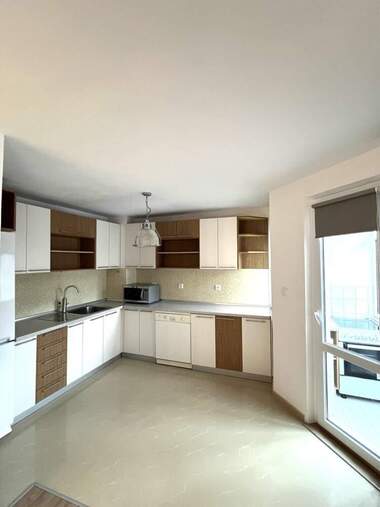 Închiriere - Apartament în Văzrajdane,  Burgas