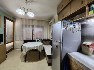 Продажба - Апартамент в Изток,  Пазарджик