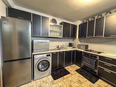 Închiriere - Apartament în Izgrev,  Burgas