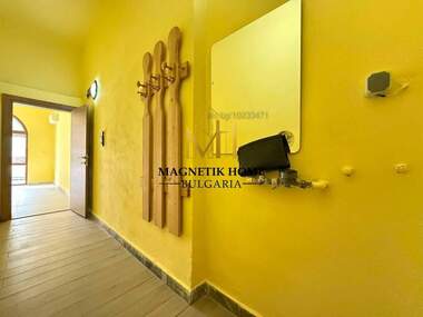 Închiriere - Birou/Magazin/Depozit/Salon de frumusețe/Cabinet de stomatologie în Văzrajdane,  Burgas
