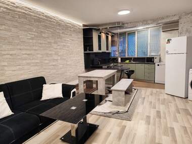 Închiriere - Apartament în Wider Center,  Pleven