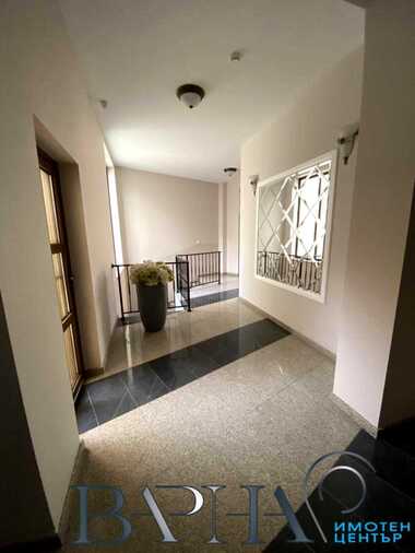 Închiriere - Apartament în Wider Center,  Varna