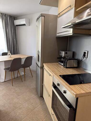 Închiriere - Apartament în Lazur,  Burgas
