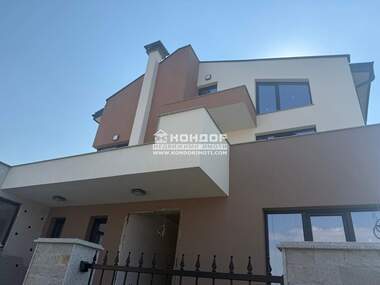 For sale - House in Skutare,  Plovdiv