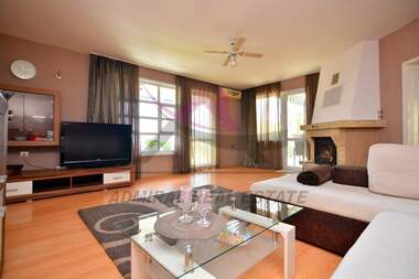 For rent - Floor of a house in Briz,  Varna