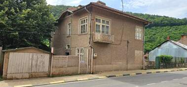 For sale - House in Tran,  Pernik