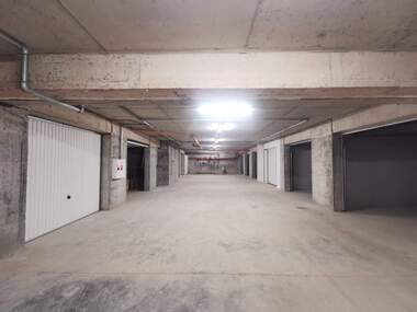 Miete - Garage in Alei Wazrajdane,  Ruse