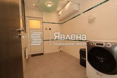 Наем - Апартамент в Център,  София