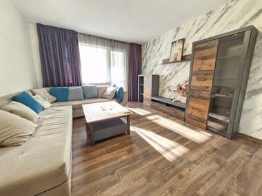 Închiriere - Apartament în Văzrajdane,  Burgas