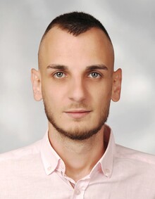 Антон Узунов