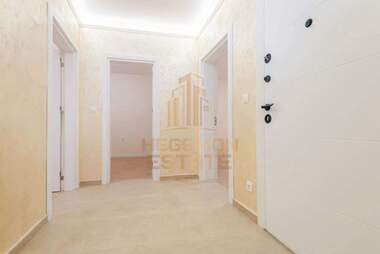 Vânzare - Apartament în Zimno kino Trakia,  Varna