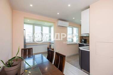 Închiriere - Apartament în Văzrajdane 1,  Varna