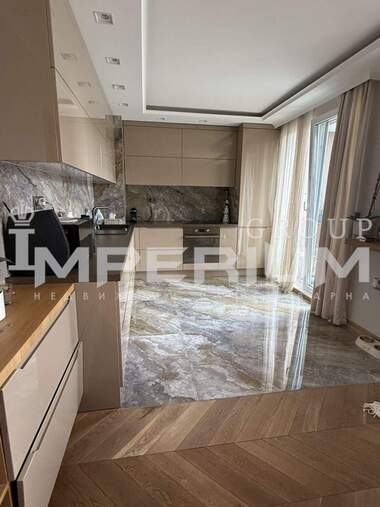 Închiriere - Apartament în Ceaîka,  Varna