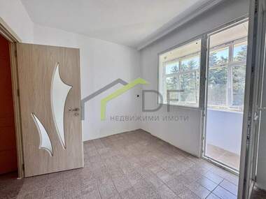 Vânzare - Apartament în Mladost 2,  Varna