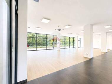 For rent - Store in Promishlena zona - Iug,  Veliko Tarnovo